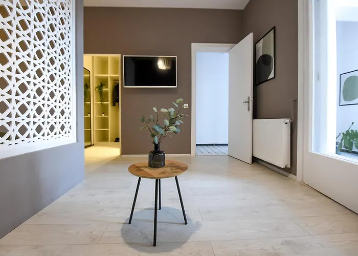 Centrally Located 1Br Retreat Near Sala Palatului