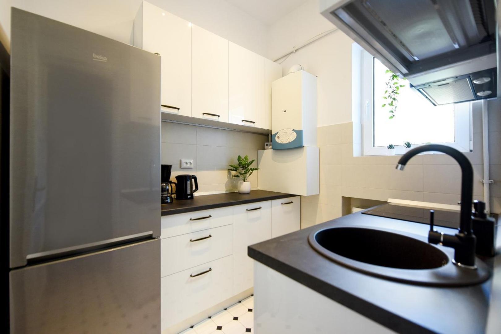 Centrally Located 1br Retreat Near Sala Palatului *