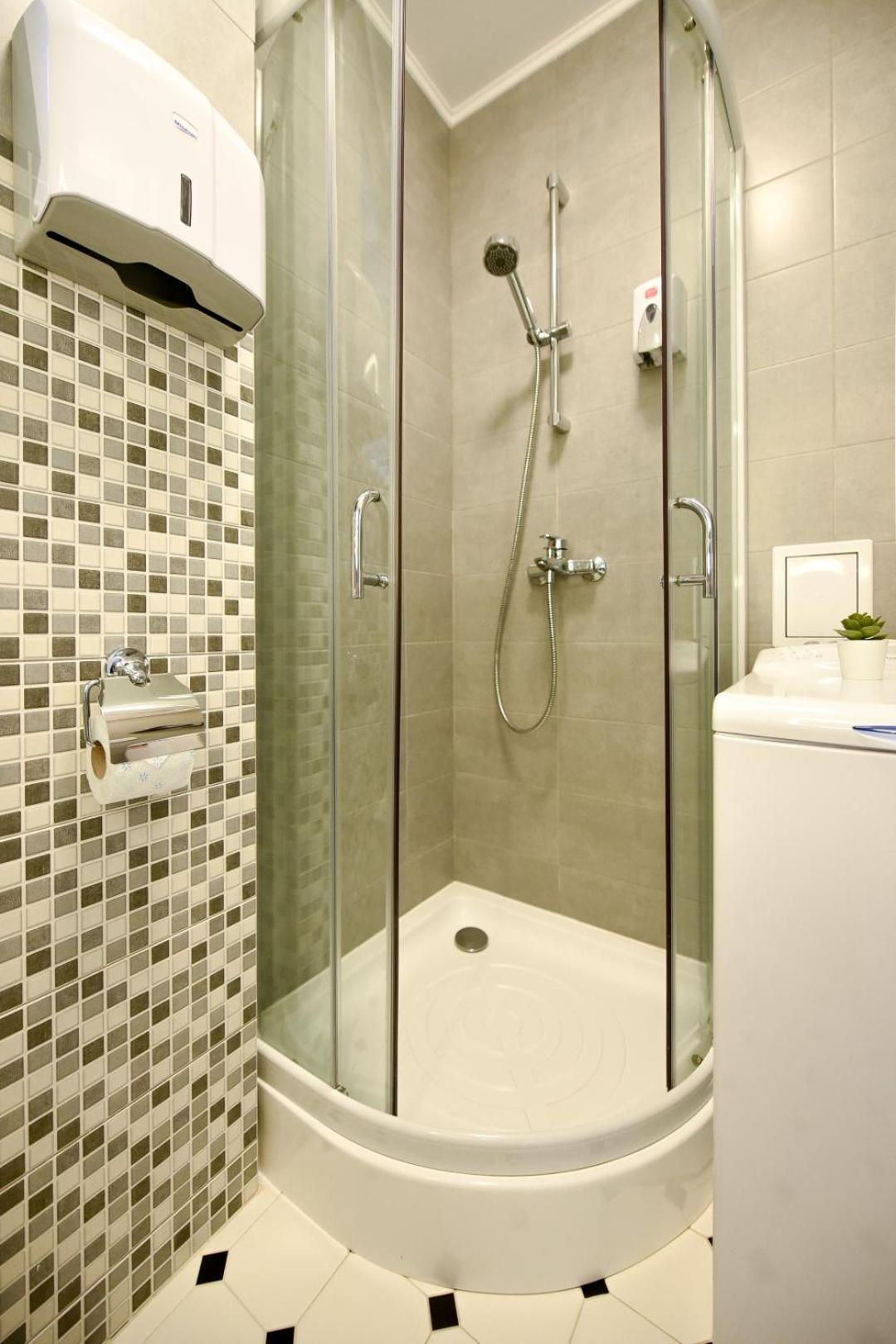 Centrally Located 1br Retreat Near Sala Palatului Bucarest