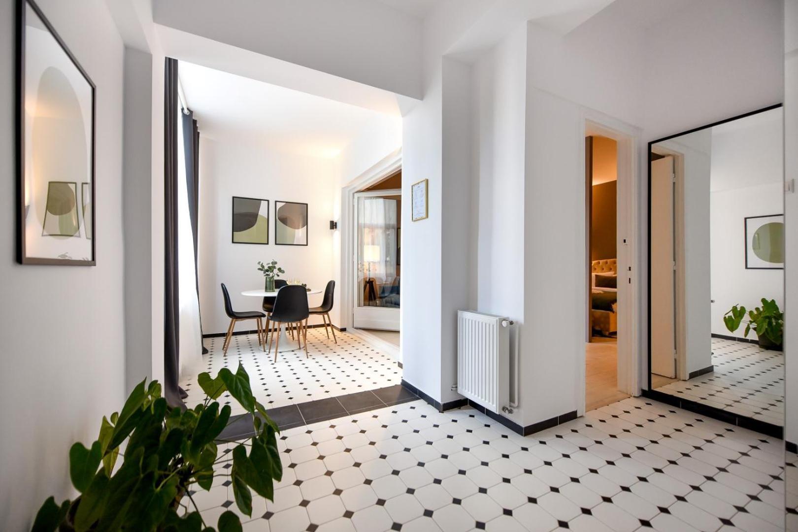 Centrally Located 1br Retreat Near Sala Palatului Appartamento